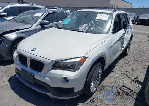 2015 BMW X1 Sdrive28I из США, поврежденный, VIN WBAVM1C59FV316755